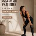 Femme sportive courant dans un parc, symbole de perte de poids.