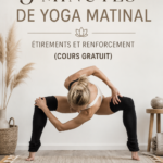 Femme pratiquant le yoga matinal sur un tapis dans un environnement serein.