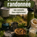 Femme préparant des repas végétariens pour une randonnée.