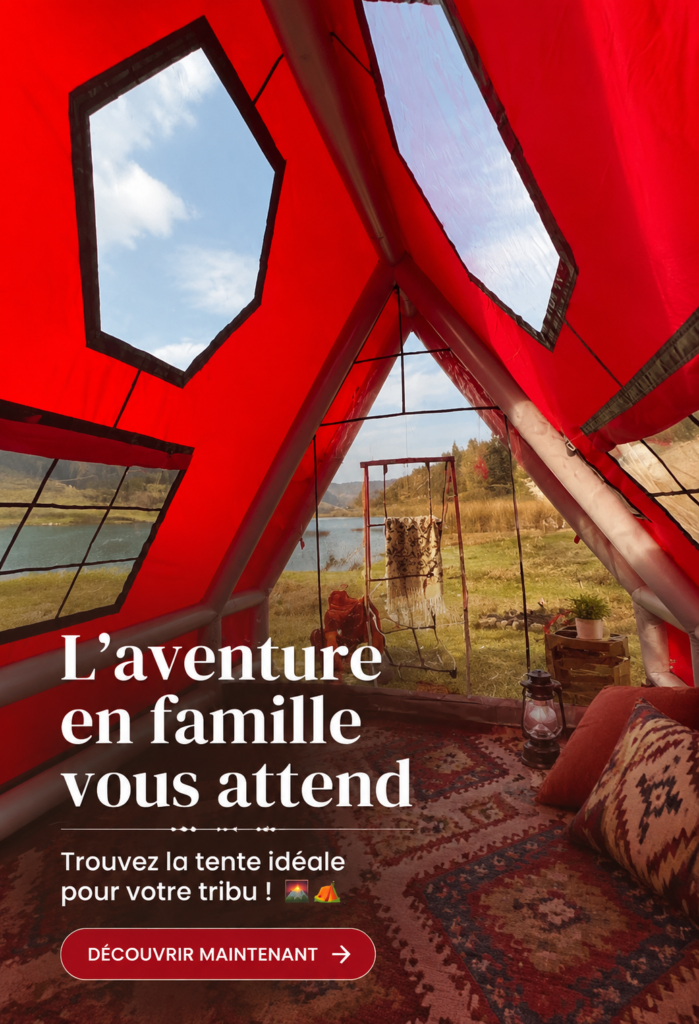 Une belle tente familiale installée dans la nature, prête pour l'aventure.