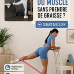 Une femme s'entraînant avec des poids pour renforcer sa musculature sans prendre de graisse.