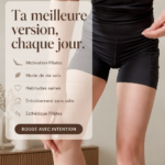 Une femme pratiquant le Pilates à la maison dans un environnement apaisant.