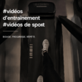 Femme s'entraînant chez elle en suivant une vidéo de workout, motivée et en action