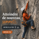 Femme en pleine randonnée en montagne, admirant une vue panoramique