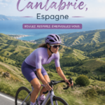 Femme souriante pédalant sur un chemin de campagne en Cantabrie, entourée de paysages verdoyants