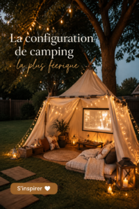 Un camping aménagé confortablement avec des chaises et des guirlandes lumineuses en pleine nature.