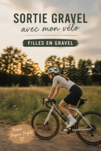 Une femme joyeuse lors d'une sortie en gravel bike sur un chemin de gravier