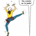 Une grimpeuse partage une blague avec ses amis en falaise, tous rient ensemble.