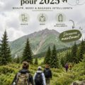 Femme préparant sa valise avec des produits de beauté et des vêtements élégants pour voyager.