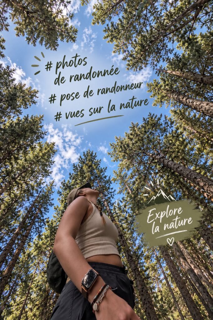 Femme posant en randonnée au milieu des montagnes et de la nature verdoyante