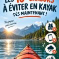 Une femme en kayak sur un lac, prête à pagayer, avec un sourire de satisfaction.